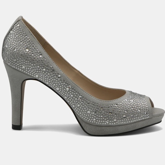 ADRIENNE VITTADINI -NWOT- Gervin Platform Pump in Silver - Picture 3 of 8